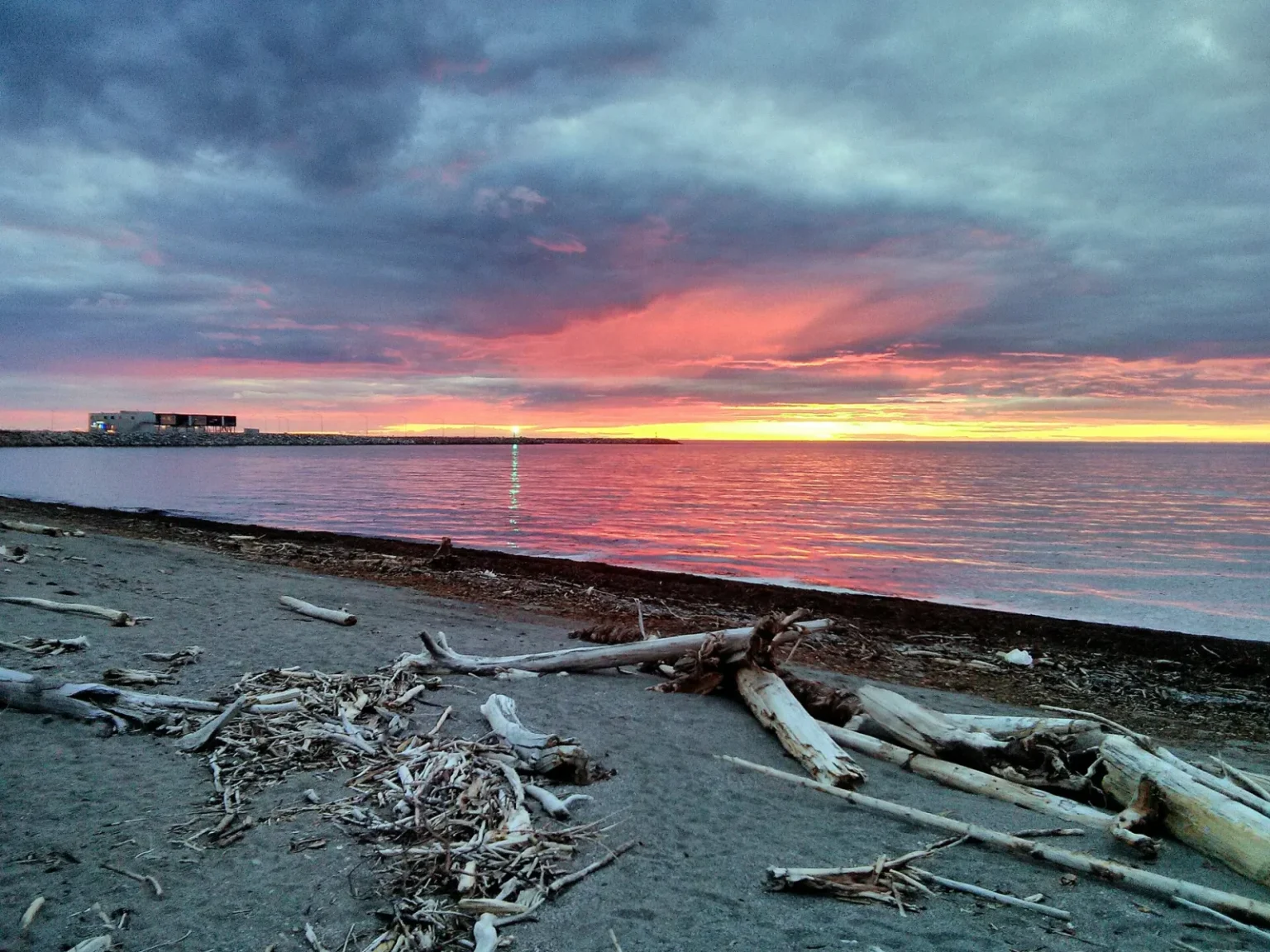 Coucher de soleil sur le fleuve Saint-Laurent à Matane