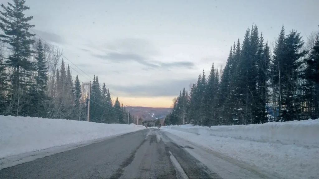 Paysage enneigé de la vallée de la rivière Matane